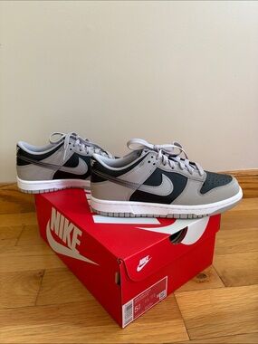 Nike Low-Top Sneakers - Gray and Black